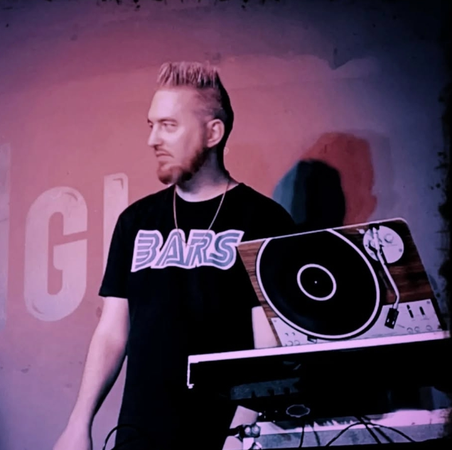 Jay Pluss Performing On Stage at a Cypher