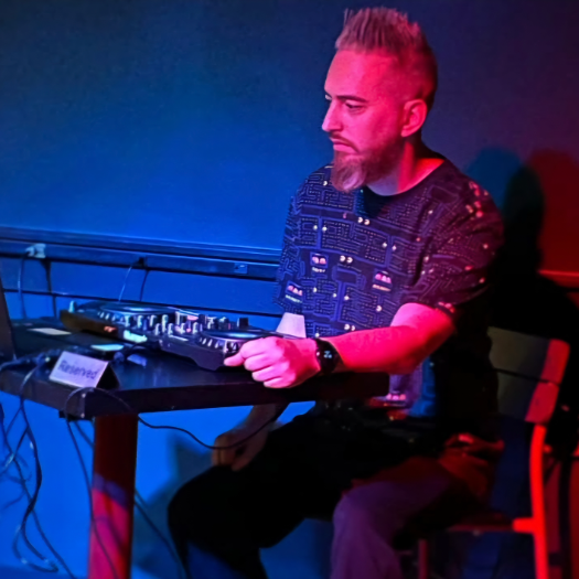 Jay Pluss at Square Root Producer Showcase
